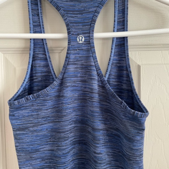Sold Lululemon top size 2 - Picture 3 of 5